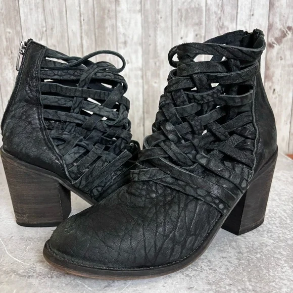 Free People 'Carerra' Black Textured Leather Crisscross Ankle Booties Size 9 - Picture 2 of 5